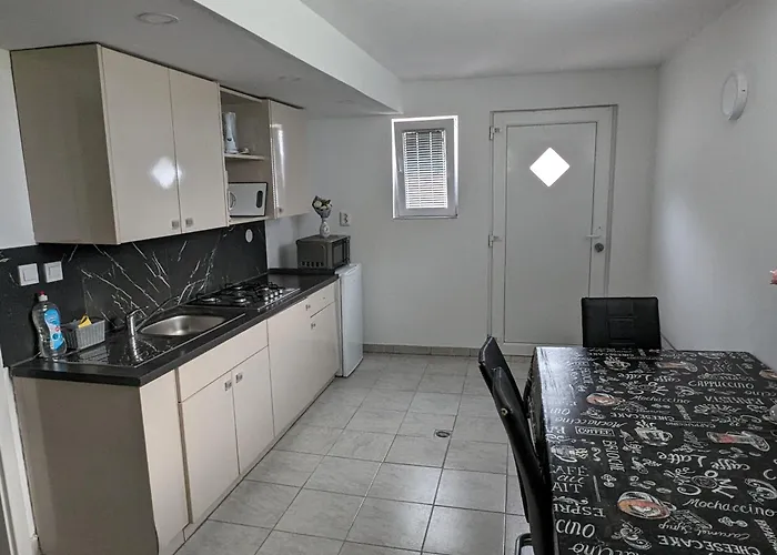 Mojca Near Bled Daire *